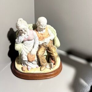 Vintage Couple on Sofa Sculpture Canada 🇨🇦